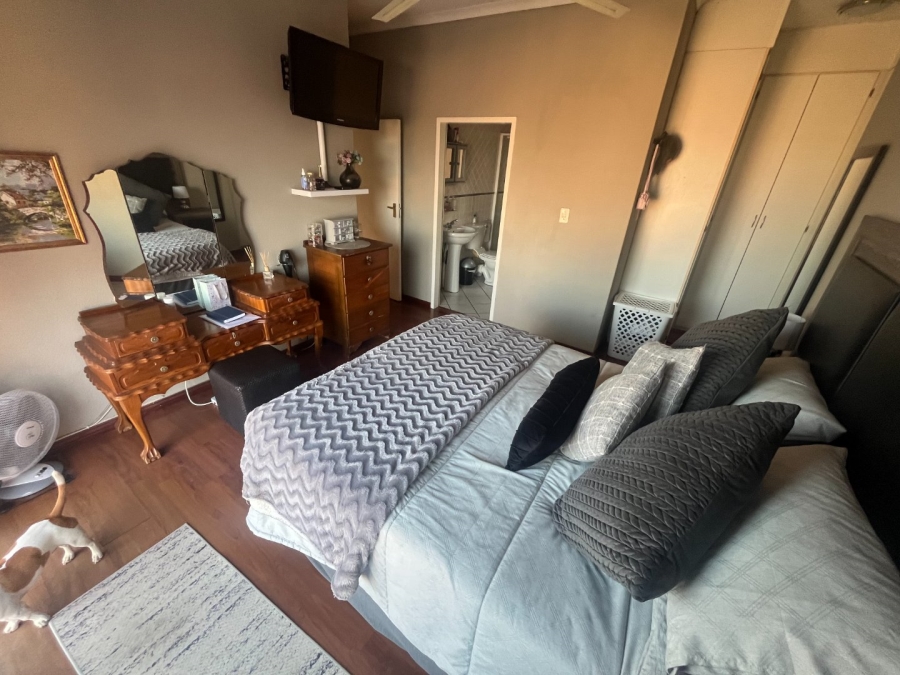 4 Bedroom Property for Sale in Safari Gardens North West